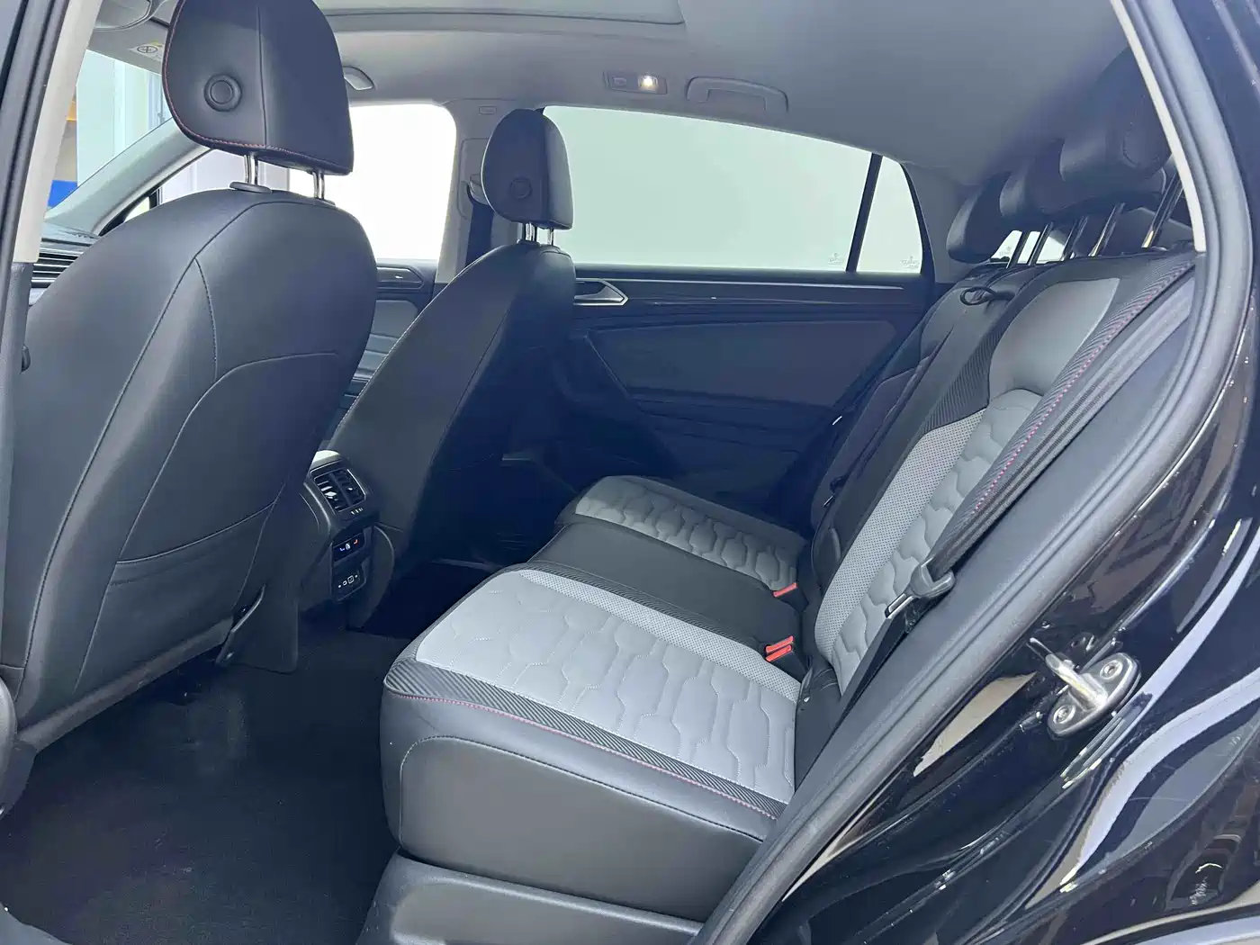 Volkswagen Tiguan X 2022 330TSI 2WD Premium Comfort Edition фото 12