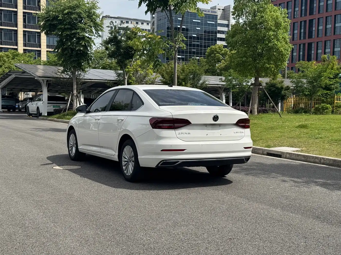Volkswagen Lavida 2021 1.5L Auto Comfort Edition фото 6
