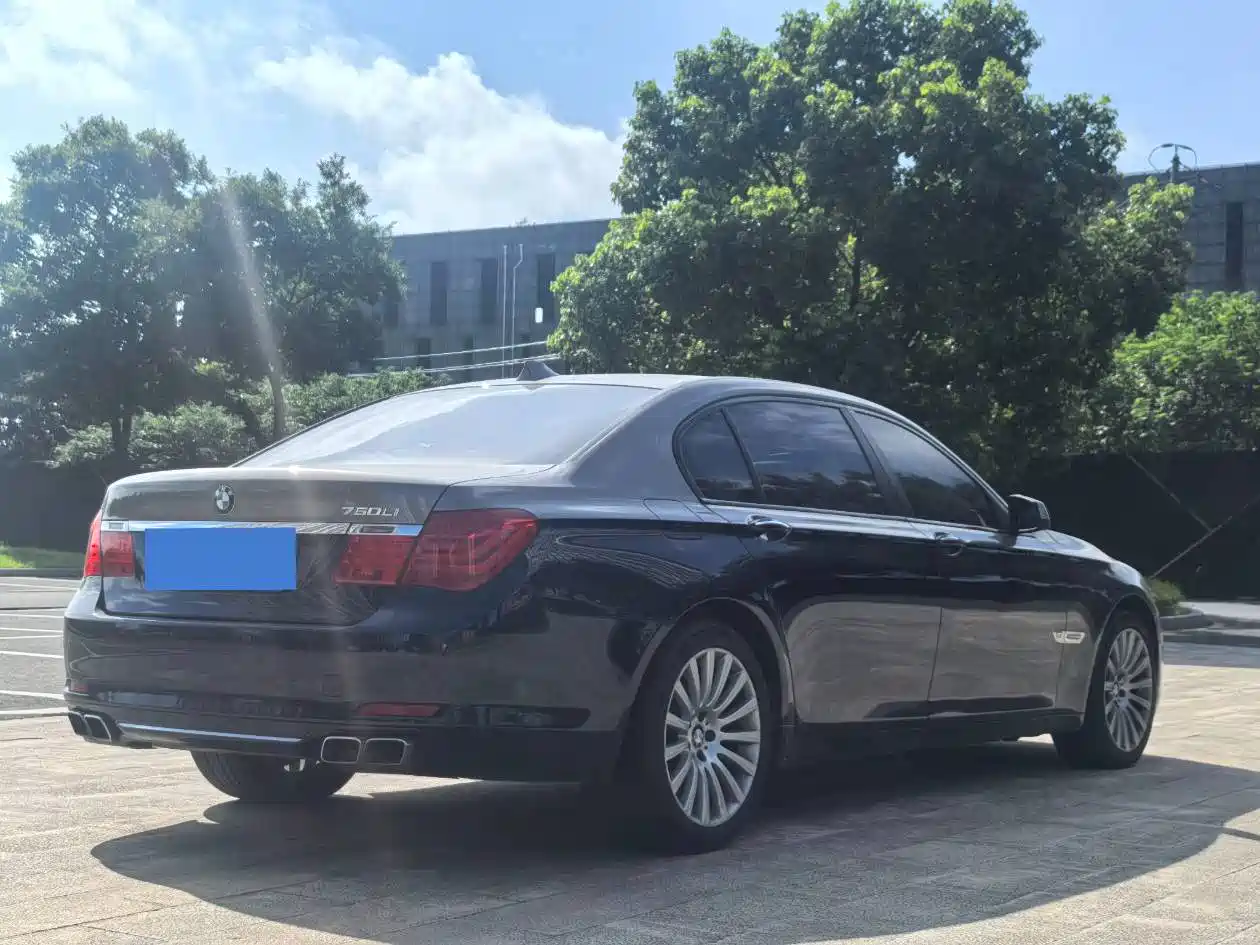 Фото 9 - BMW 7 Series