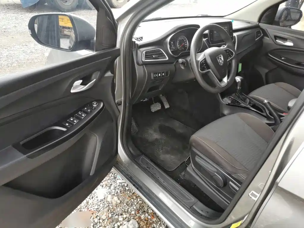 Baojun 730 2020 2019 1.5T CVT Fashion Edition 7-Seater China VI