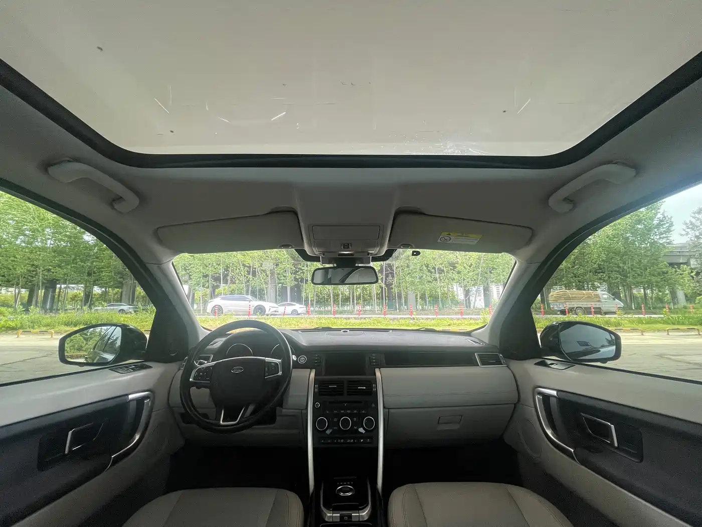Land Rover Discovery Sport (Import) 2015 2.0T SE фото 14