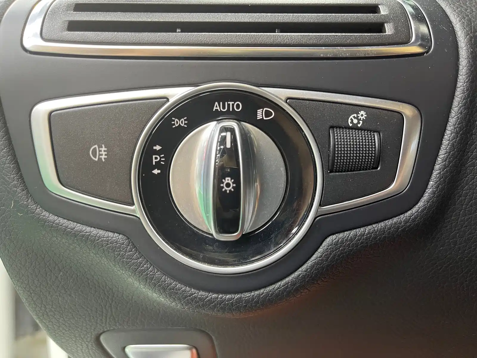 Фото 18 - Mercedes-Benz C-Class