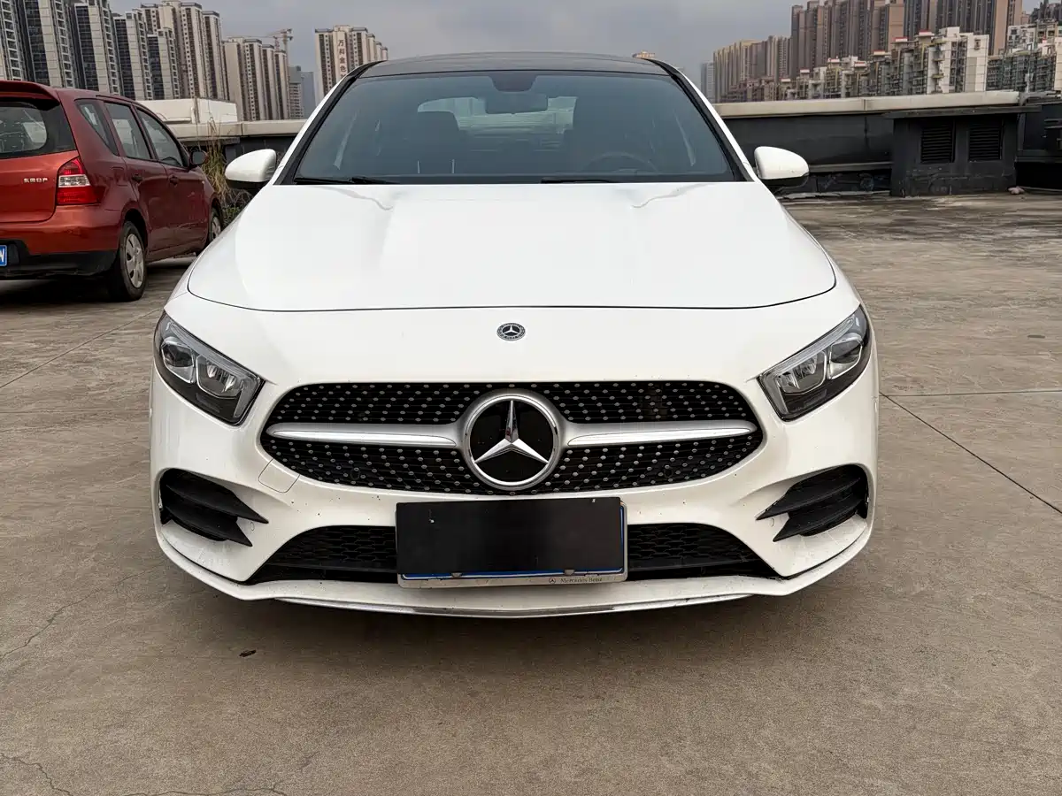 Mercedes-Benz A-Class 2019 A 200 L Sport Sedan фото 2