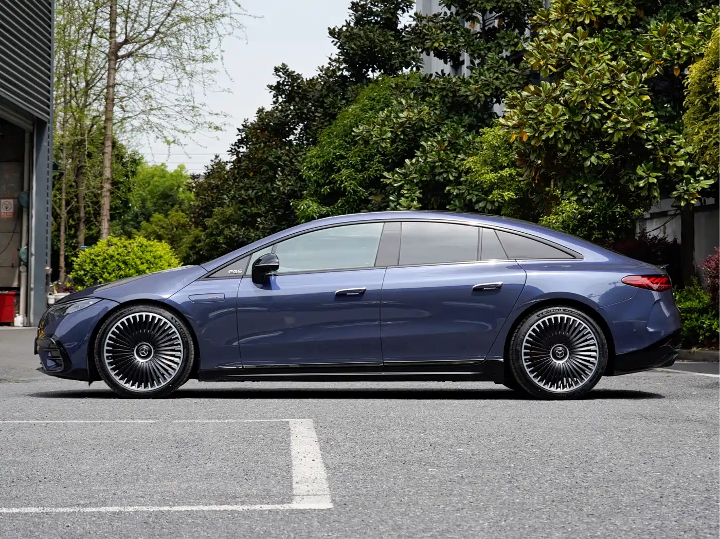 MERCEDES-BENZ EQS AMG