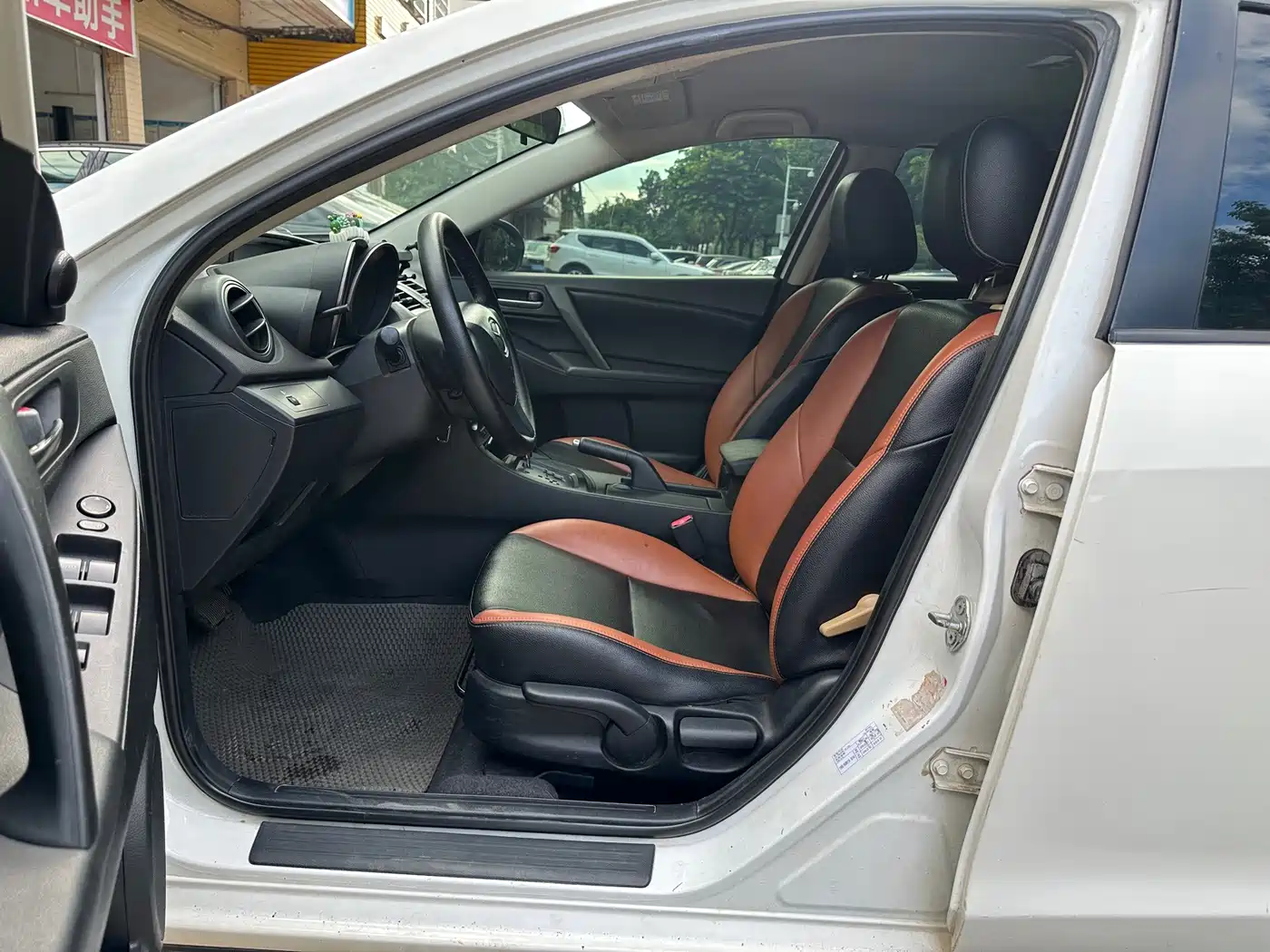 Mazda Mazda3 Axela 2013 2012 Hatchback 1.6L Automatic Elite