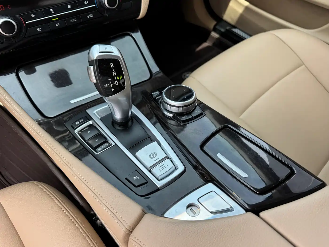 BMW 5 Series 2013 525Li Leadership фото 8