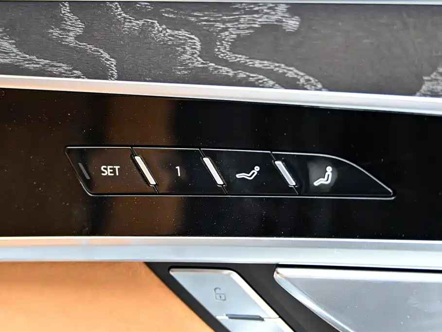 Audi A8 2024 Model A8L 50 TFSI quattro Premium Selection фото 28