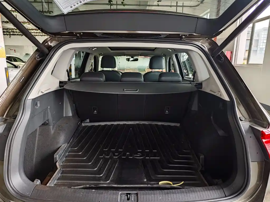 Volkswagen Tiguan L 2017 380TSI Automatic 4WD Luxury Edition фото 26