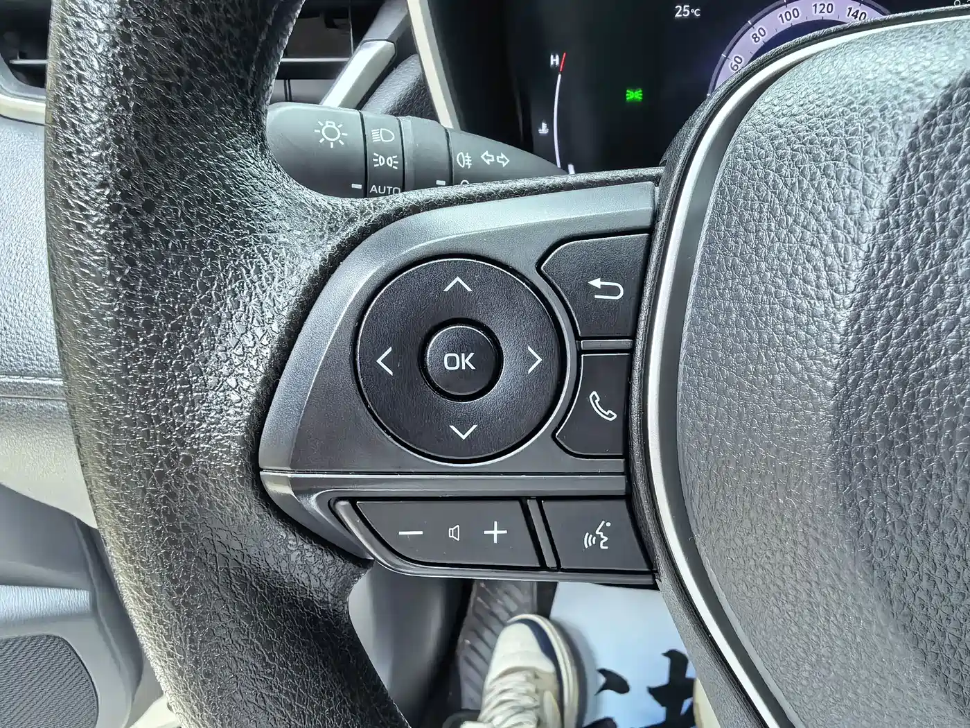 Toyota Frontlander 2024 2.0L CVT Elite Plus Edition фото 13
