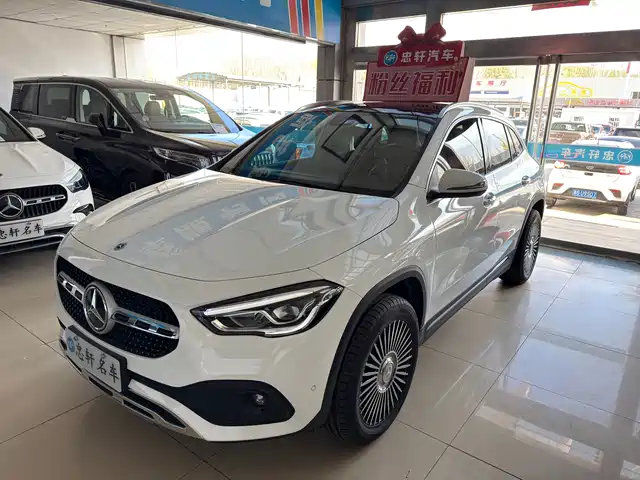 MERCEDES-BENZ GLA