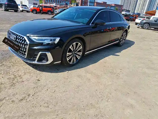 AUDI A8