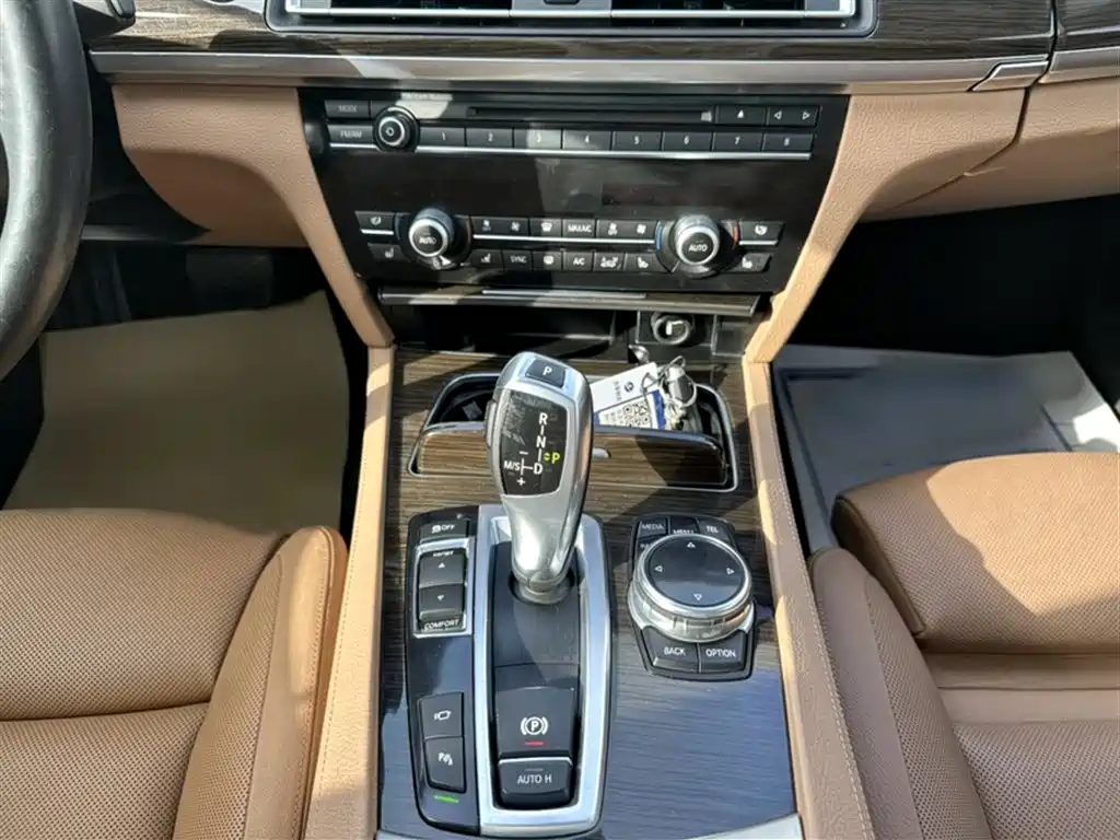BMW 7 Series 2013 Model 730Li Luxury фото 22