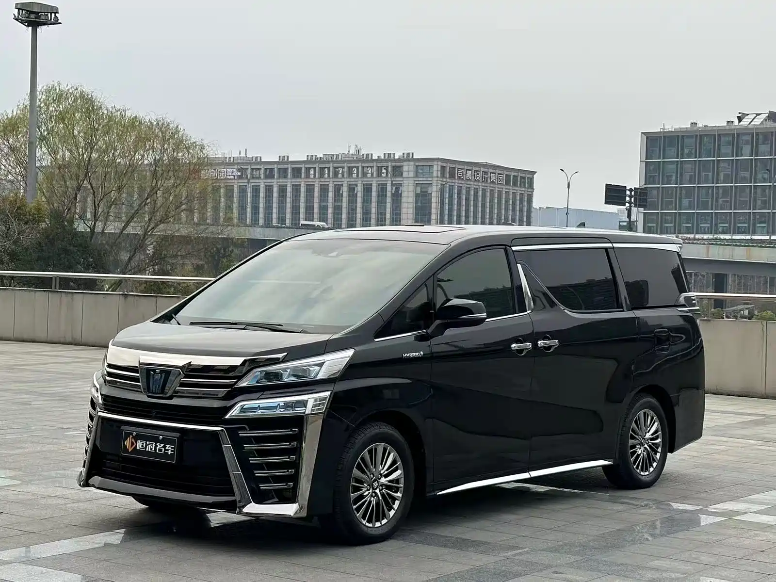 Фото 1 - Toyota Vellfire