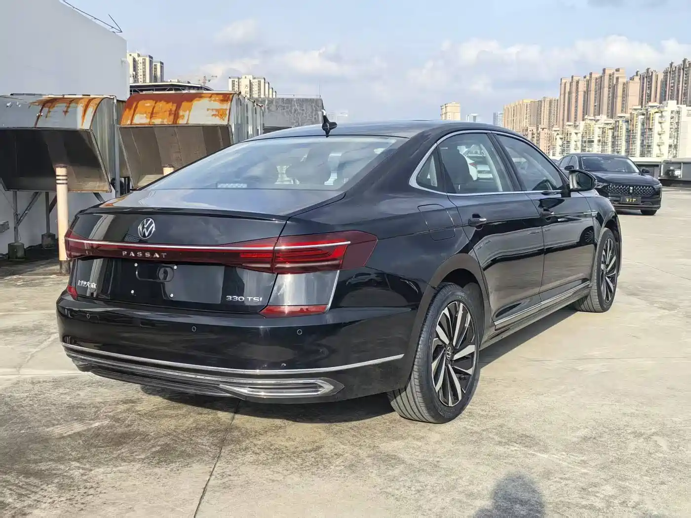 Volkswagen Passat 2023 330TSI Starlight Luxury Edition фото 15