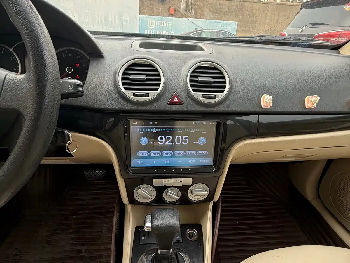 Volkswagen Lavida 2011 1.6L Automatic Pinxuan Edition фото 7