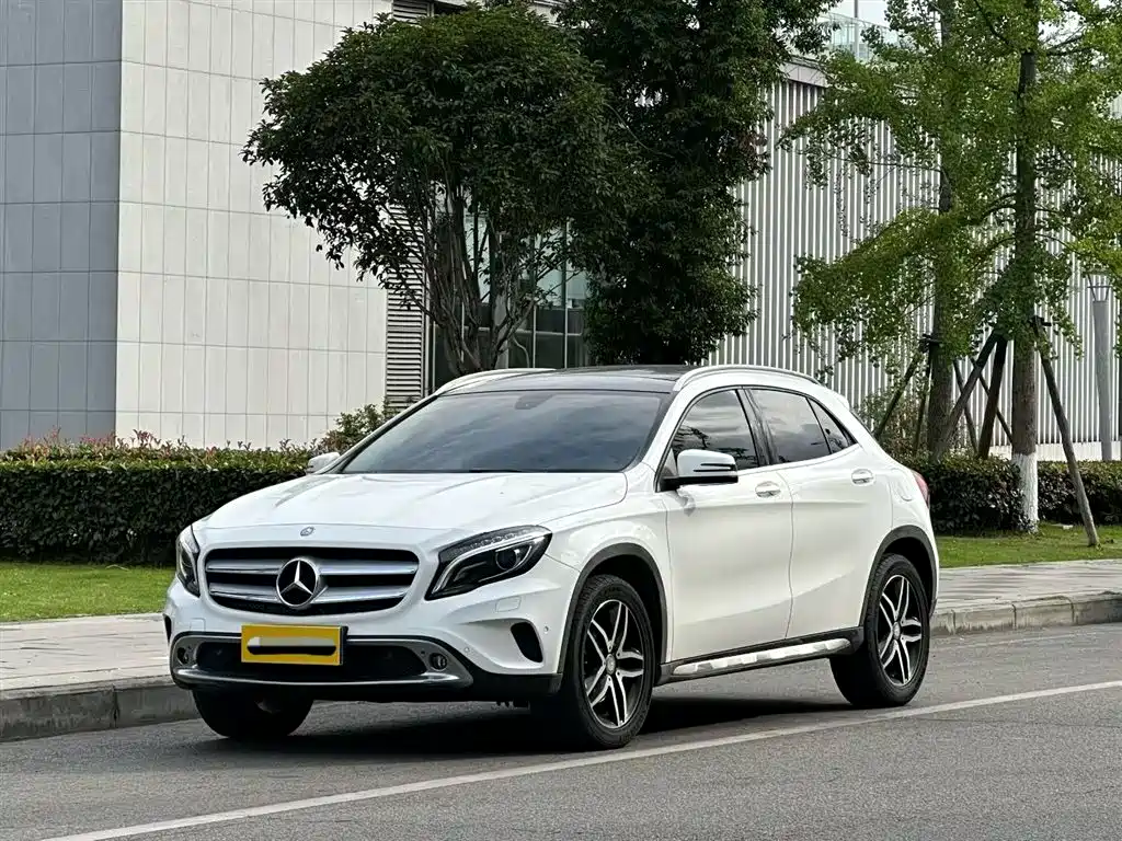 Mercedes-Benz GLA 2015 GLA 200 Fashion