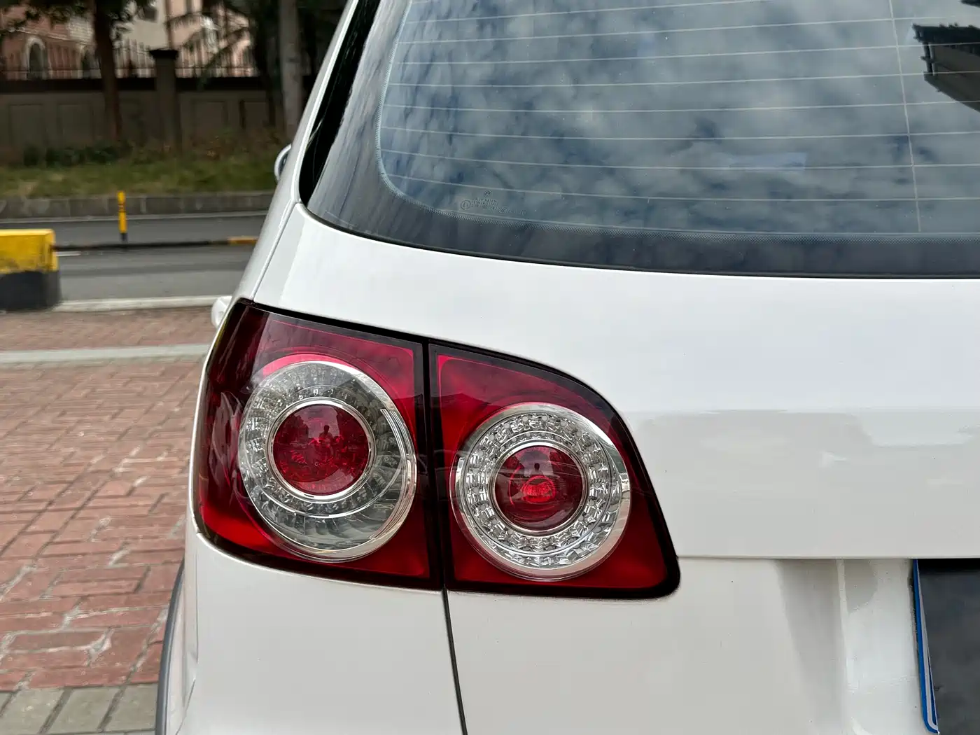 Volkswagen Golf (Import) 2011 1.4TSI Cross Golf фото 11