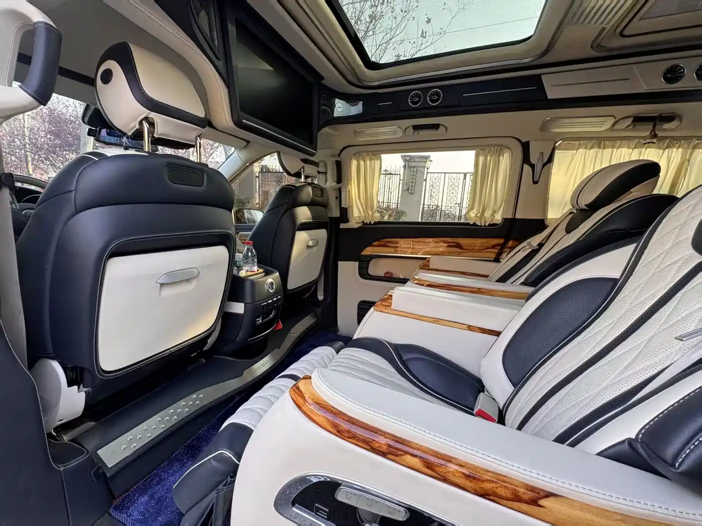 Mercedes-Benz V-Class 2020 Model V 260 L Long Wheelbase Luxury фото 14