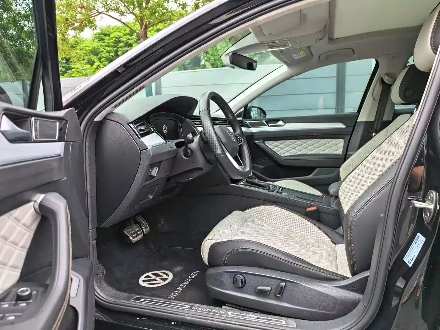 Volkswagen Magotan 2023 Model 2 Million Commemorative Edition 330TSI DSG Luxury фото 4