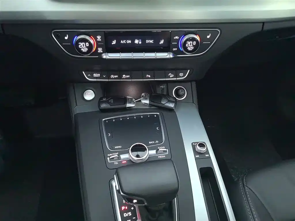 Audi Q5L 2020 Facelift 40 TFSI Honor Fashion фото 23