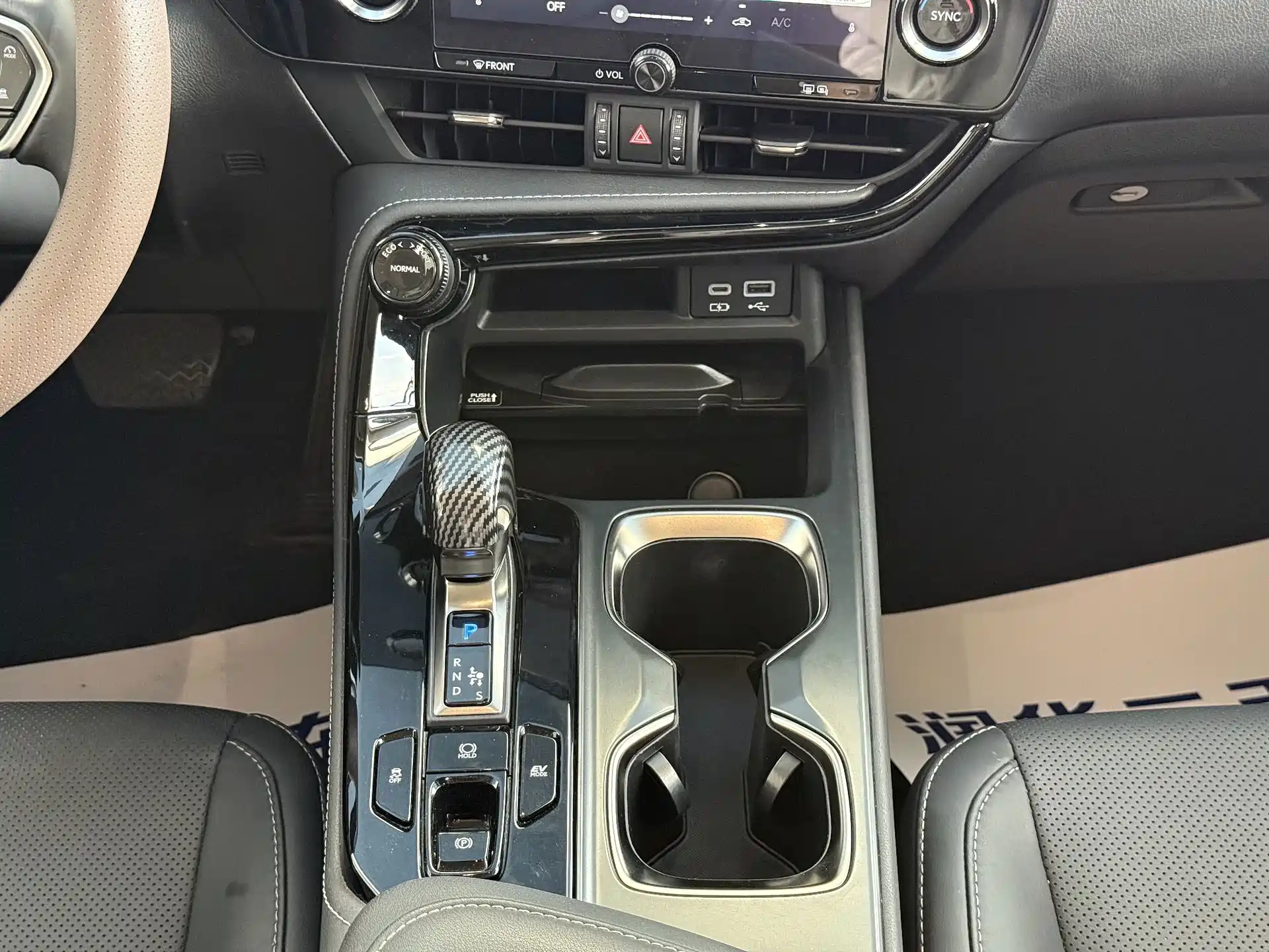 Фото 12 - Lexus NX