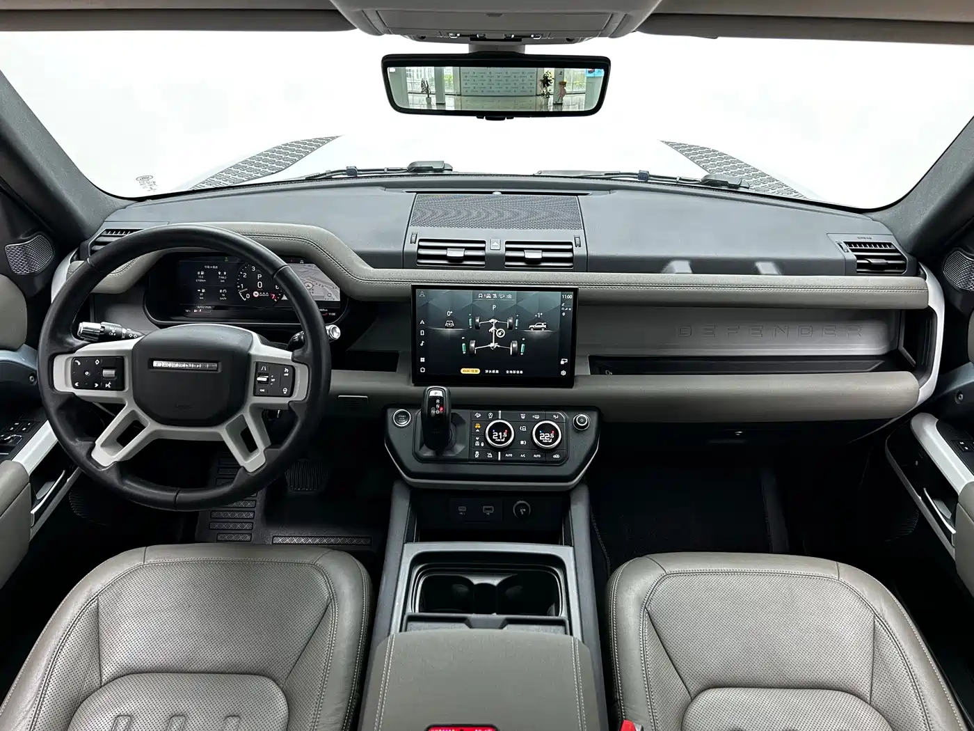 Land Rover Defender 2022 Model 90 3.0T P400 XS фото 20