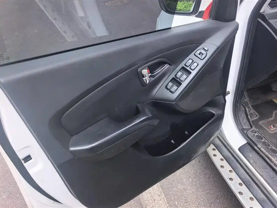 Hyundai Beijing Hyundai ix35 2015 2.0L Automatic 2WD Smart Type China IV фото 7