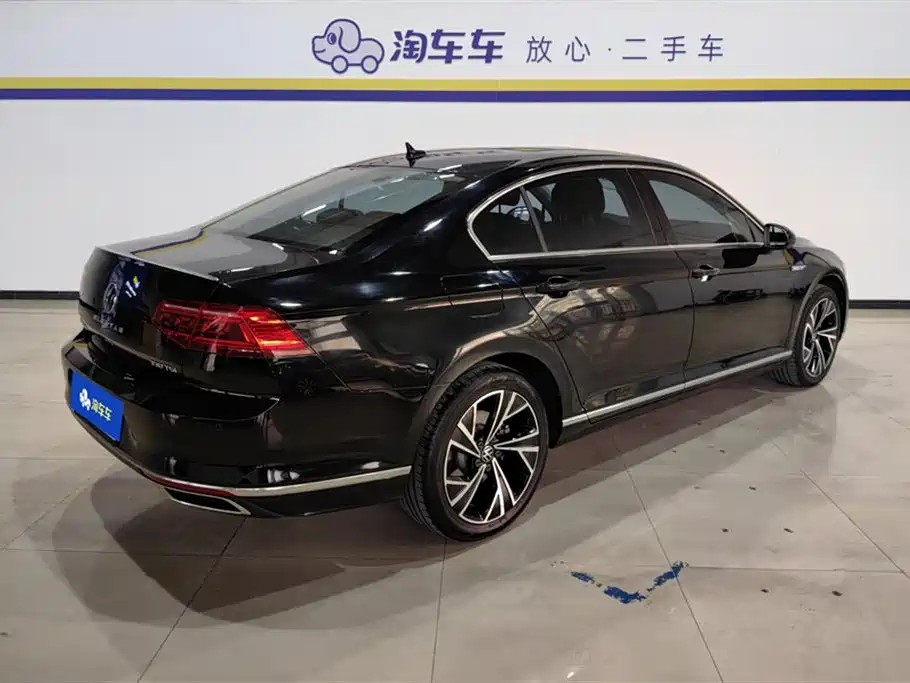 Volkswagen Magotan 2021 330TSI DSG 30th Anniversary Edition фото 3