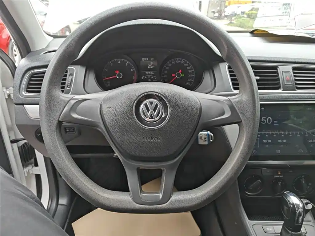 Volkswagen Lavida 2017 1.6L Automatic Trend Edition фото 11