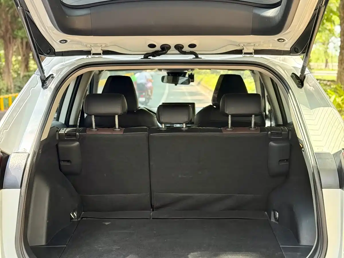 Photo 8 - Toyota RAV4