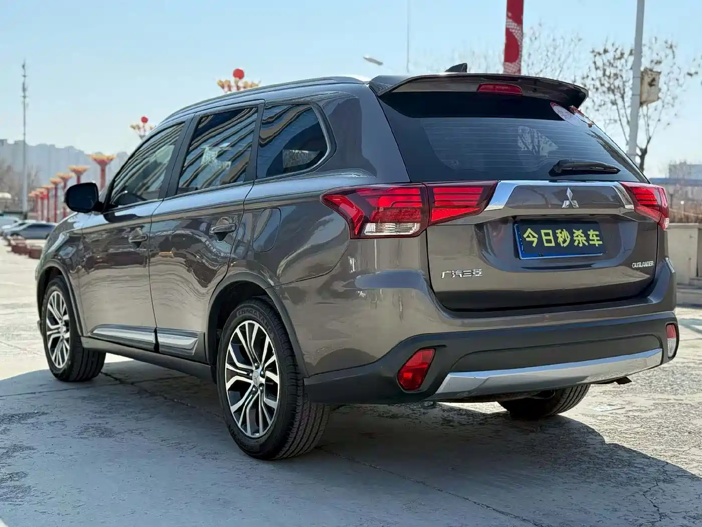 MITSUBISHI OUTLANDER