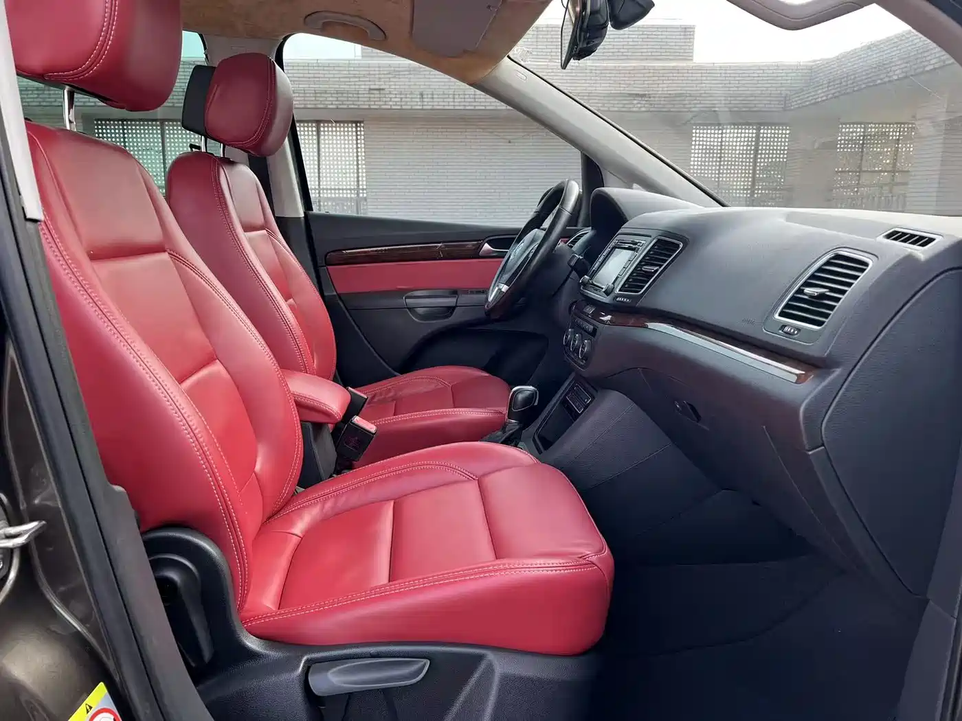 Volkswagen Sharan 2014 2.0TSI Comfort фото 13