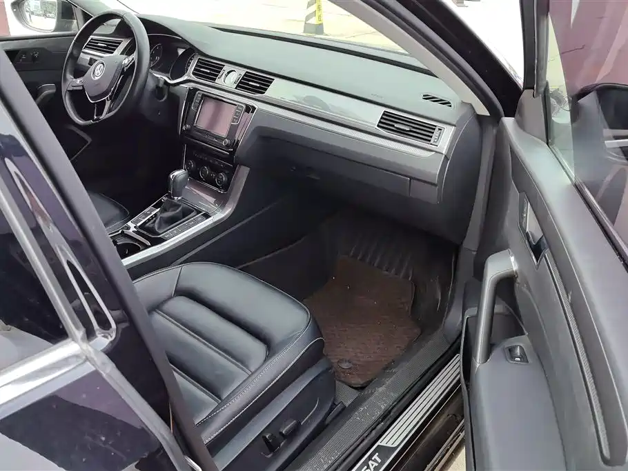 Volkswagen Passat 2017 330TSI DSG Prestige фото 8