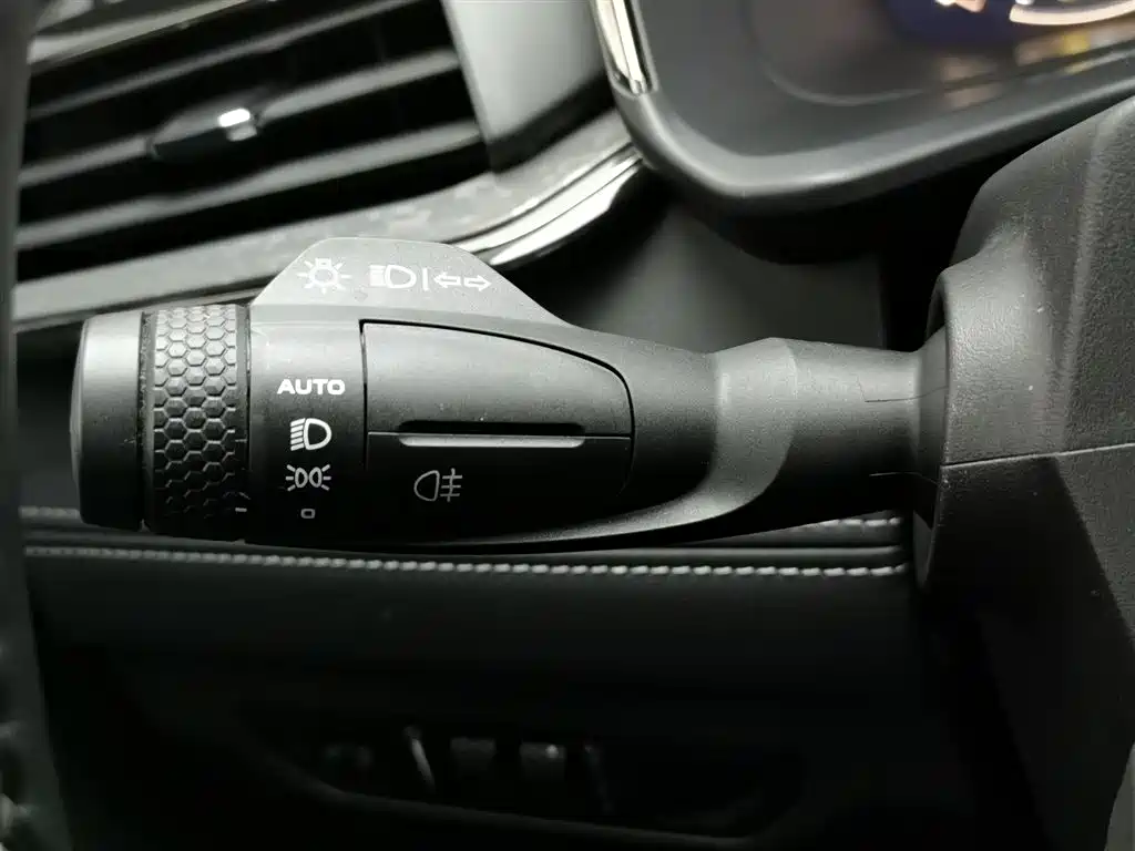 Lynk & Co 06 2023 Remix 1.5T Power Pro фото 21