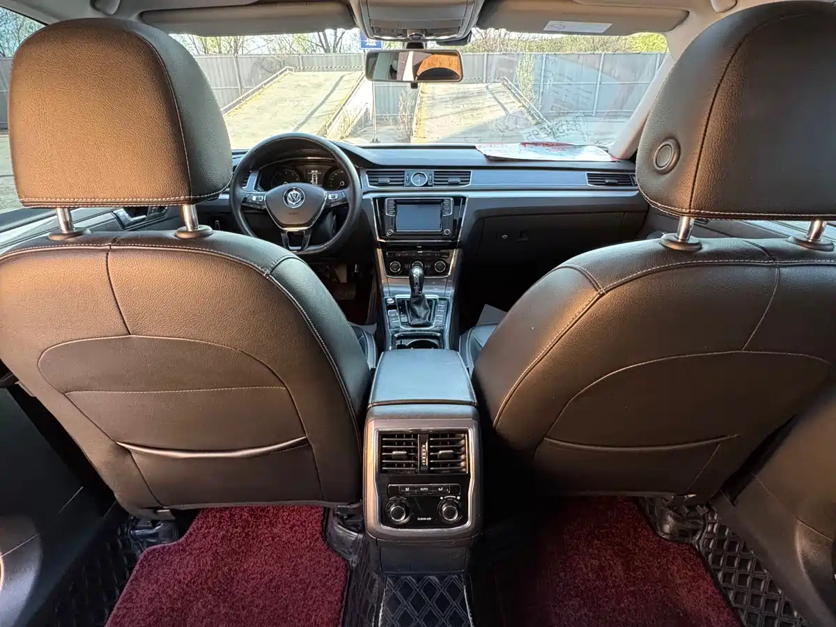 Volkswagen Passat 2017 330TSI DSG Prestige фото 8