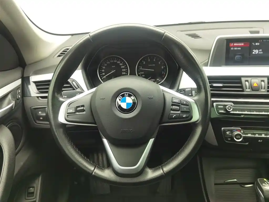 BMW X1 2018 sDrive20Li Leading Model фото 11