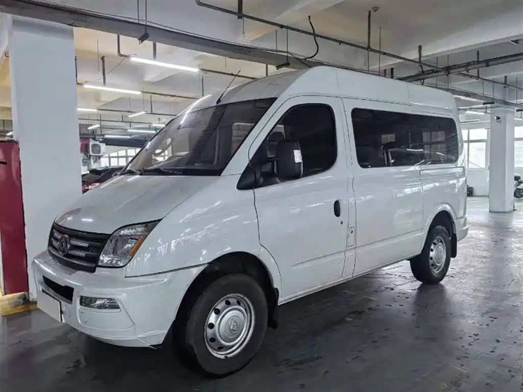 SAIC Maxus Xintu V80 2021 2.0T PLUS Manual Business Travel Edition Short Wheelbase Medium Roof 9 Seats фото 2