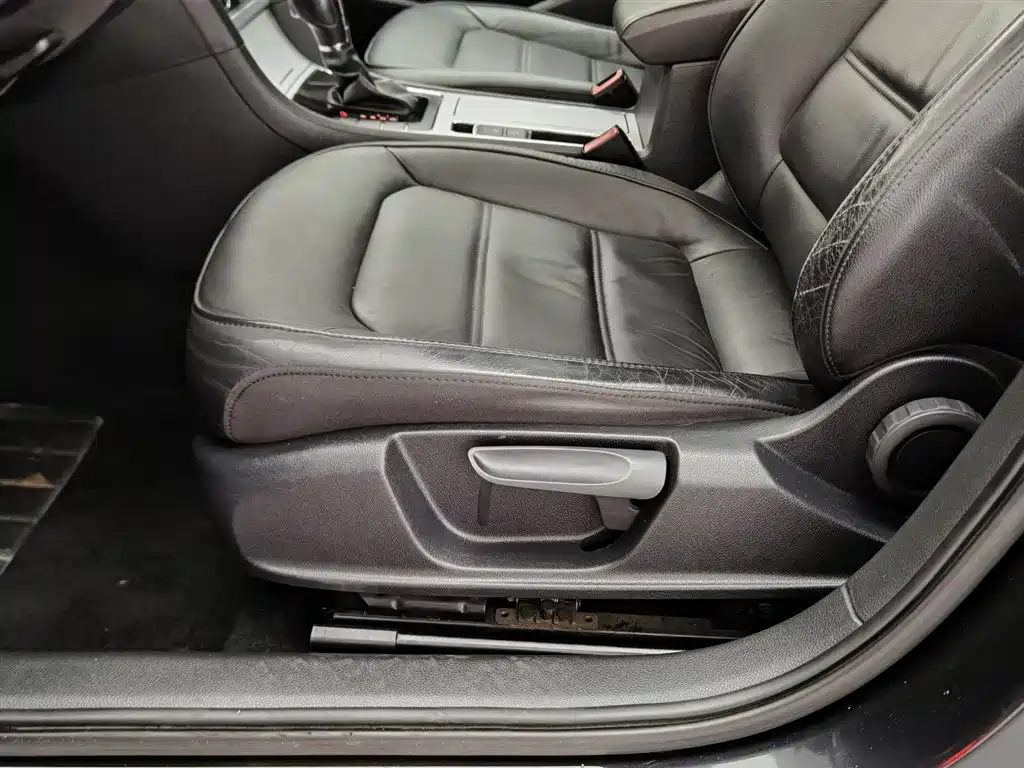 Volkswagen Passat 2014 1.4TSI DSG Luxury Edition фото 20