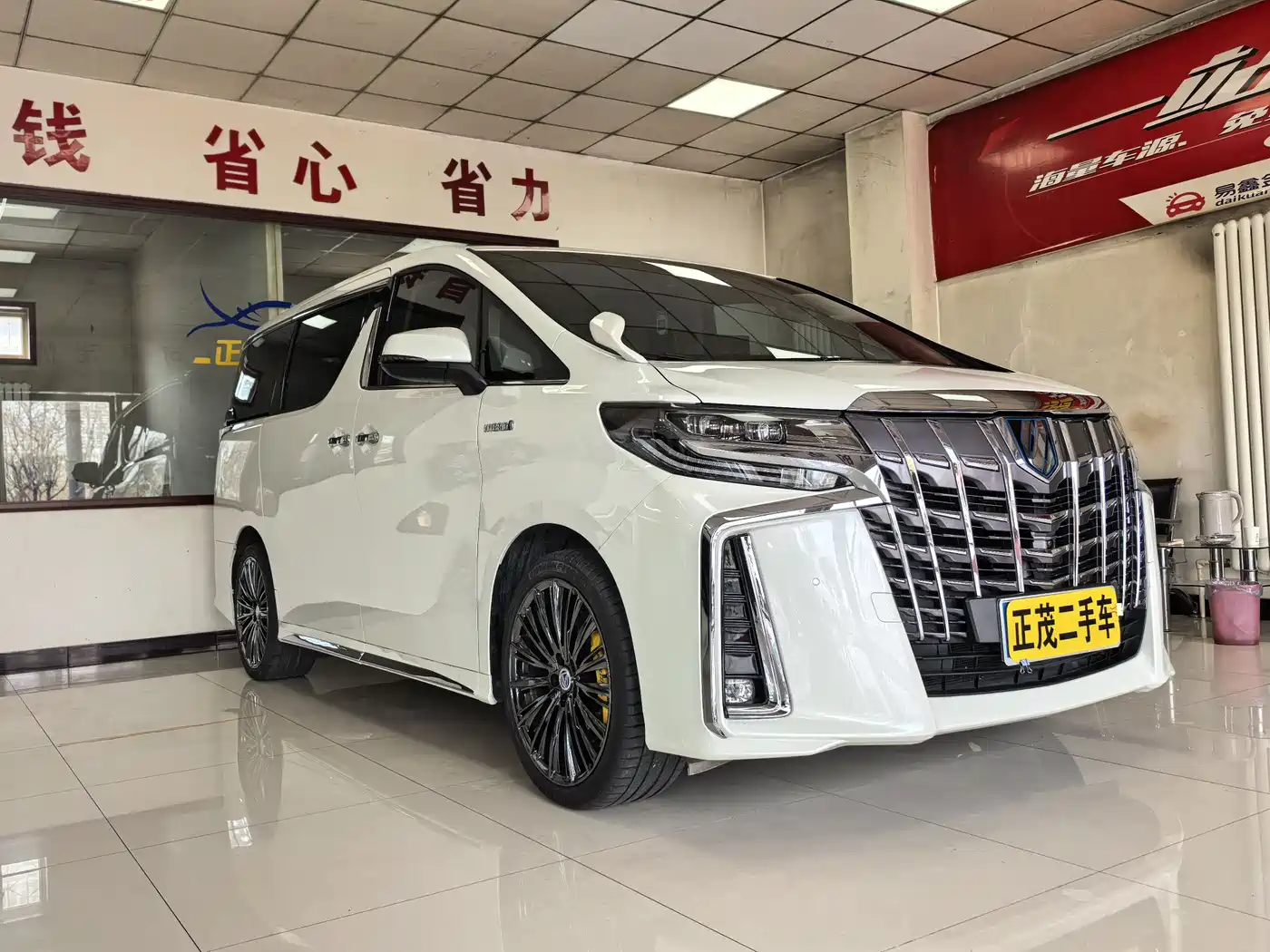 Toyota Alphard 2021 Hybrid 2.5L Luxury фото 3