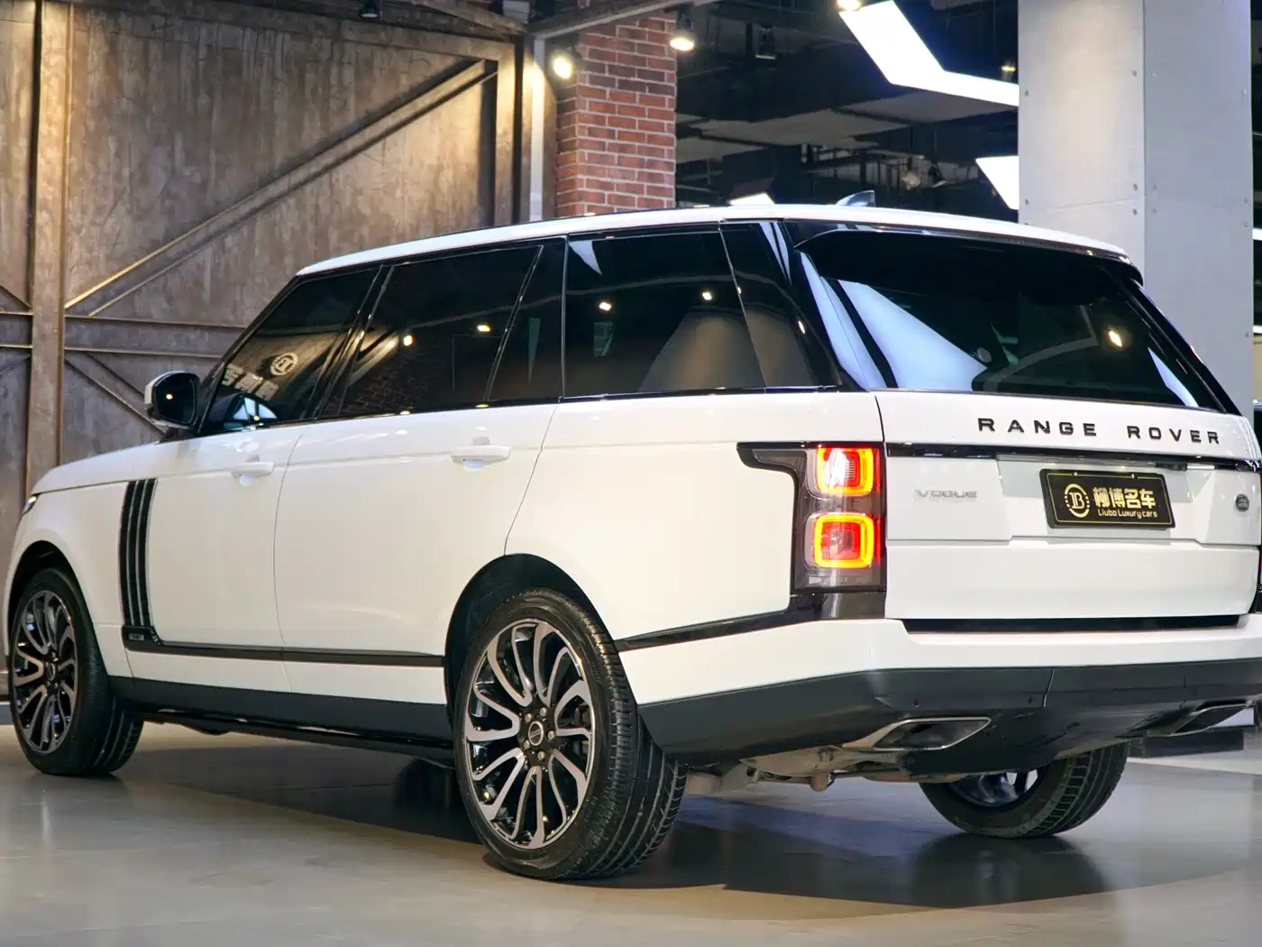 Land Rover Range Rover 2019 3.0 SC V6 Heritage Extended Edition фото 4