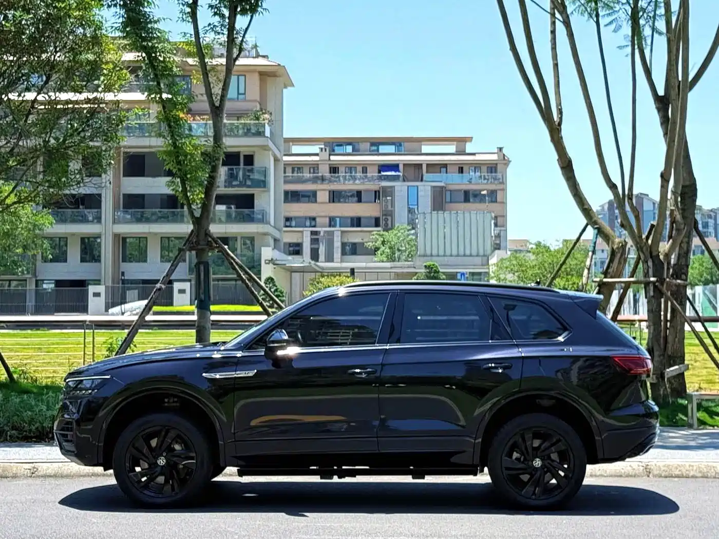 Volkswagen Touareg 2021 2021 3.0TSI Sharp Edition with Gloss Black Sports Package
