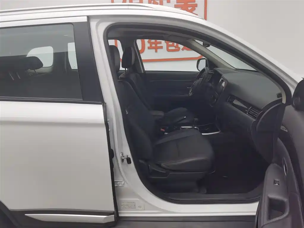 Mitsubishi Outlander 2018 2.0L 2WD Jiale Edition 7-seater фото 23