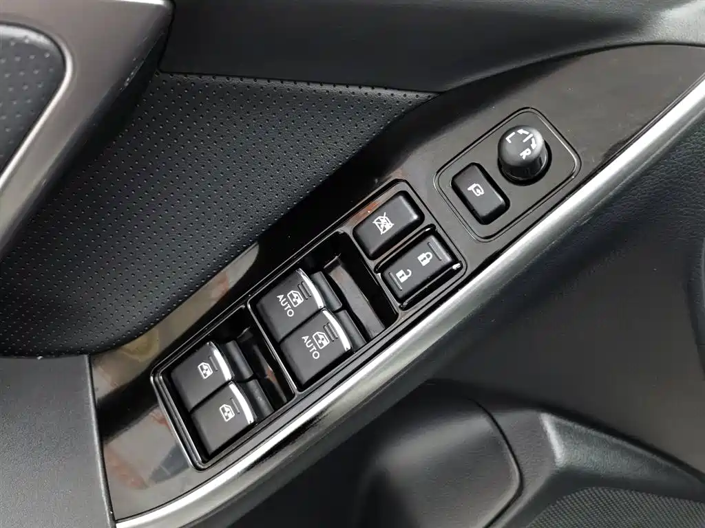 Subaru Forester 2016 2.0i Luxury Navigation Edition фото 9