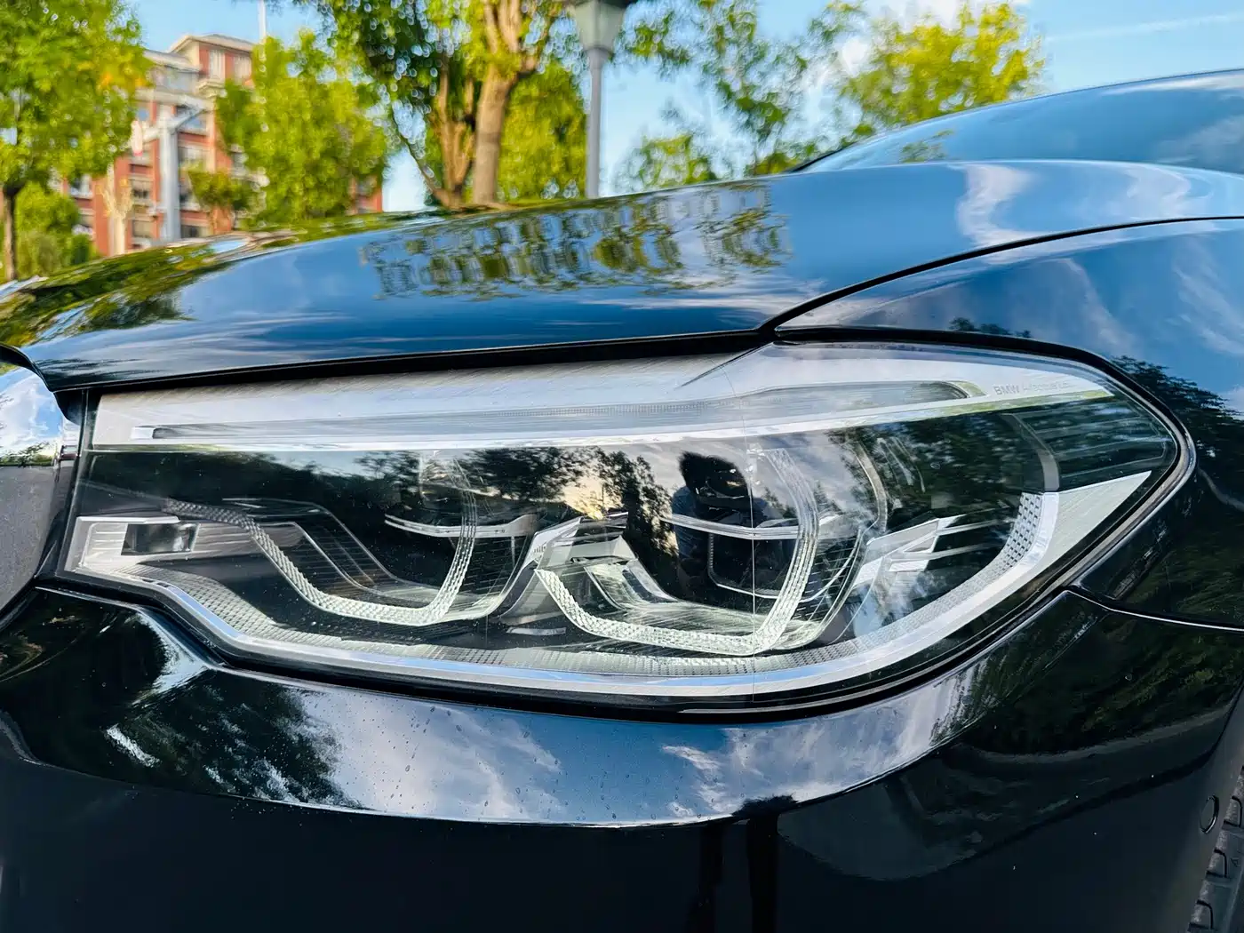 Photo 4 - BMW 5 Series