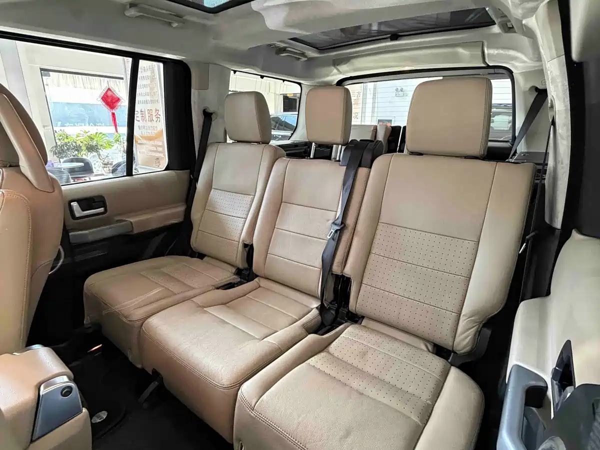 Land Rover Discovery 2010 4.0 V6 HSE Petrol фото 12