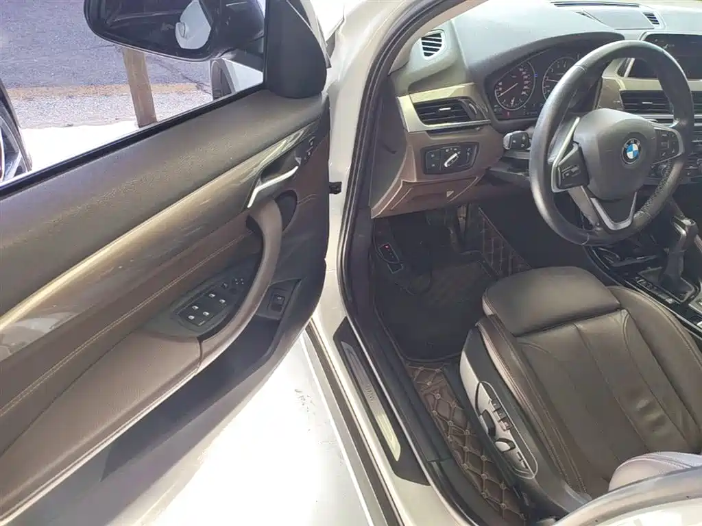 BMW X1 2018 xDrive20Li Premium Model фото 16