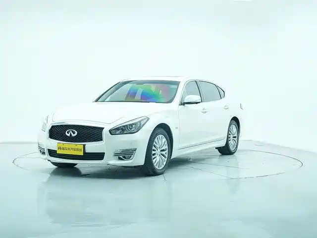 INFINITI Q70