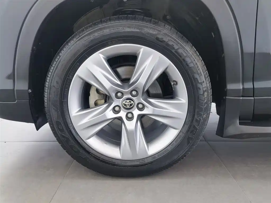 TOYOTA HIGHLANDER