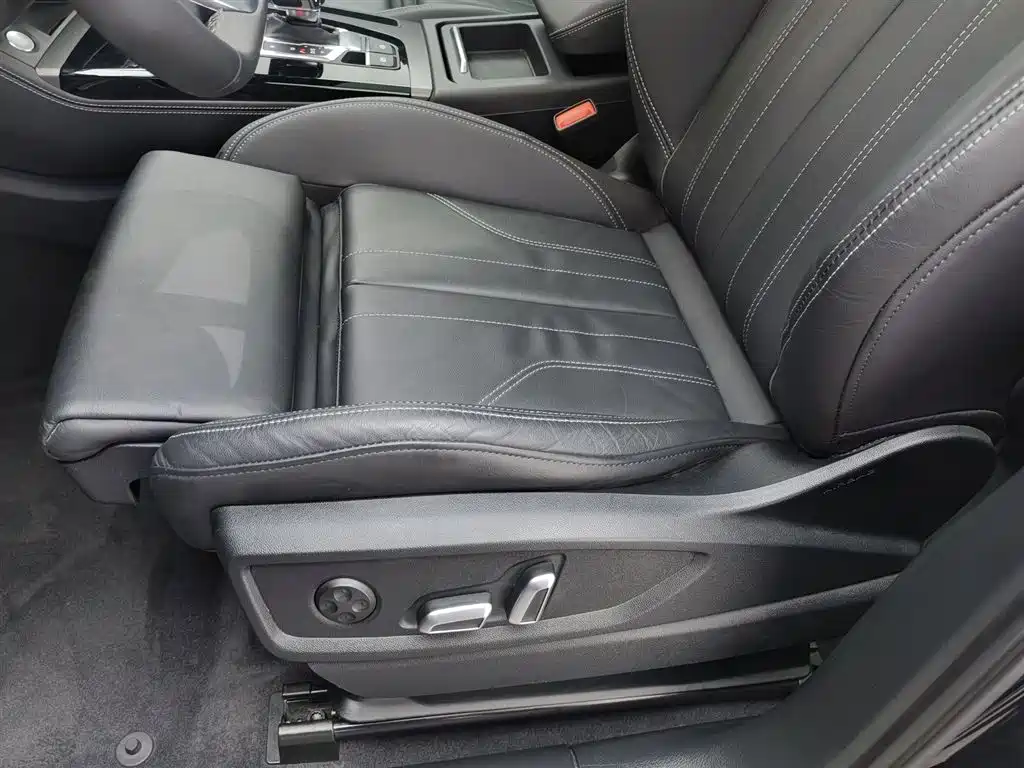 Audi Q5L 2023 40T Luxury Dynamic фото 20
