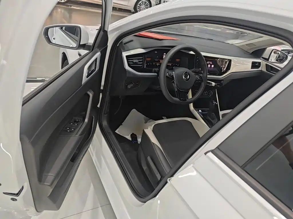 Volkswagen Polo 2023 2023 Facelift Plus 1.5L Auto Chroma Tech Edition